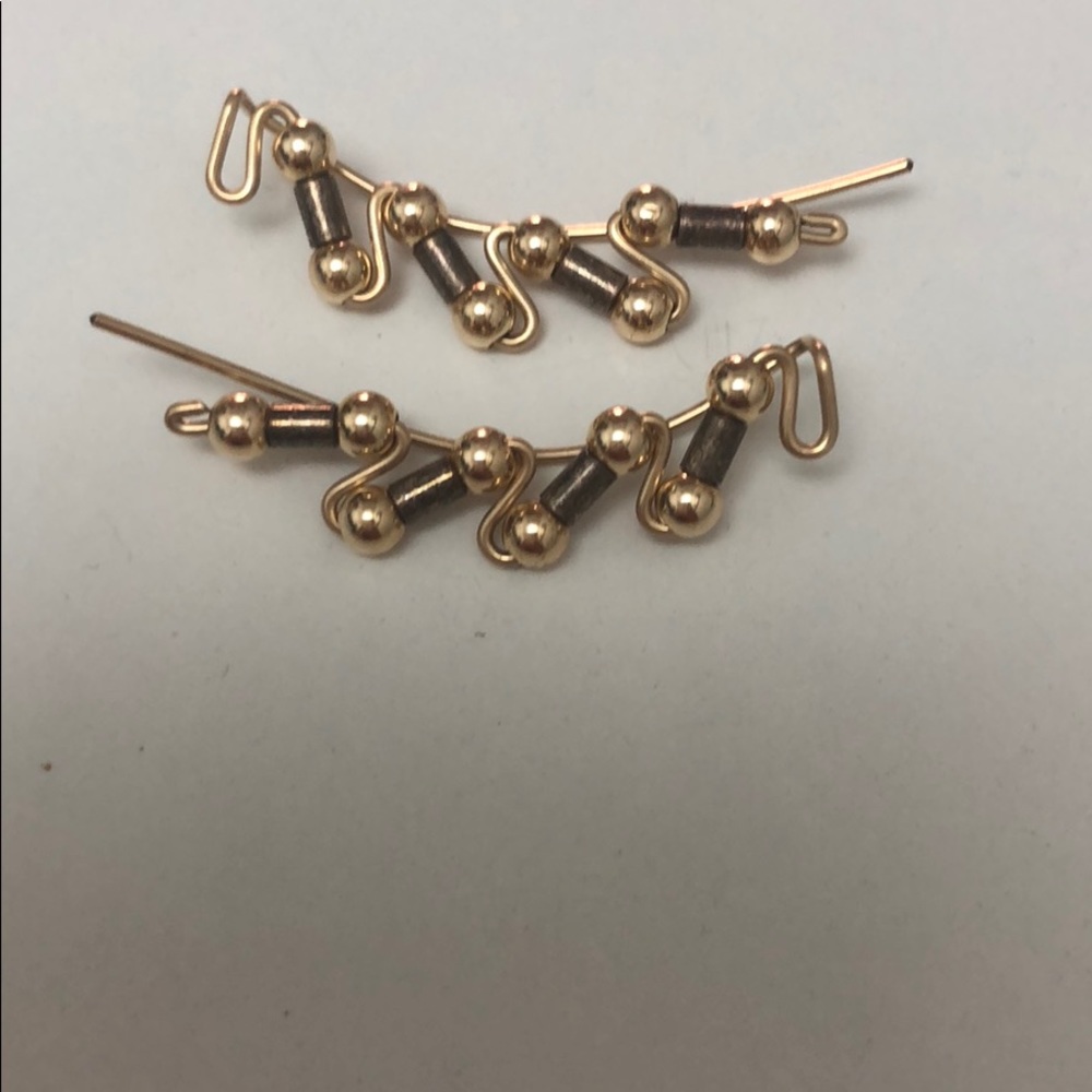 Ear climbers